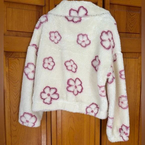 Macy’s Cozy Cream Sherpa Pullover with Pink Floral Print - Picture 2 of 2
